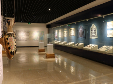 非遗馆二楼满族剪绣展厅